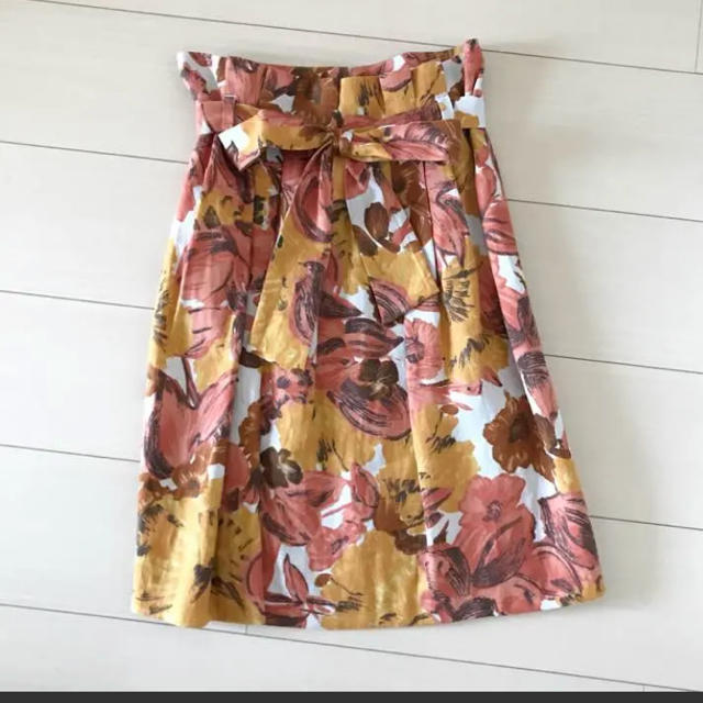 Ballsey(ボールジィ)の【美品】トゥモローランド BALLSEY 花柄スカート　34XSサイズ レディースのスカート(ひざ丈スカート)の商品写真