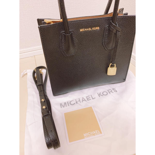 Michael Kors(マイケルコース)のマイケルコースミディアムメッセンジャーハンドバッグMICHEAL KORS レディースのバッグ(ハンドバッグ)の商品写真