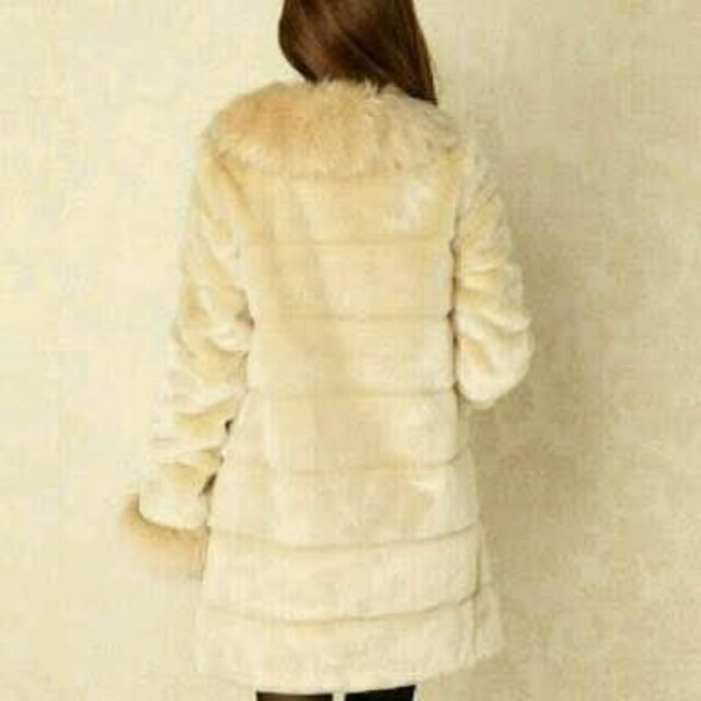 rienda(リエンダ)のrienda ホワイトファーコート♡ レディースのジャケット/アウター(毛皮/ファーコート)の商品写真