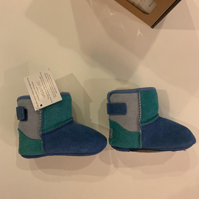 UGG(アグ)の美品・未使用　UGG baby ムートン　ブーツ キッズ/ベビー/マタニティのベビー靴/シューズ(~14cm)(ブーツ)の商品写真