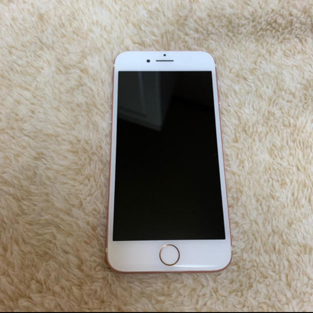 Apple(アップル)のiPhone7 128GB SIMフリーローズゴールド スマホ/家電/カメラのスマートフォン/携帯電話(スマートフォン本体)の商品写真