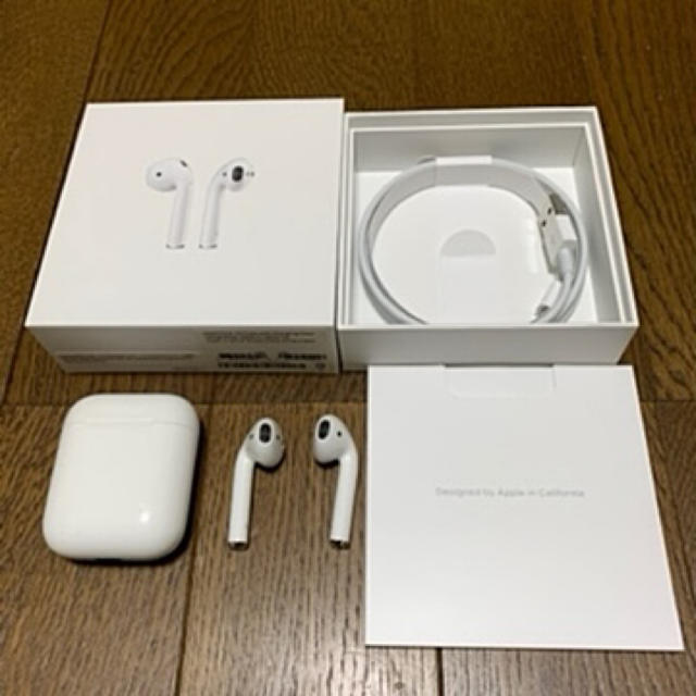 Apple(アップル)のApple AirPods 良品中古 スマホ/家電/カメラのオーディオ機器(ヘッドフォン/イヤフォン)の商品写真