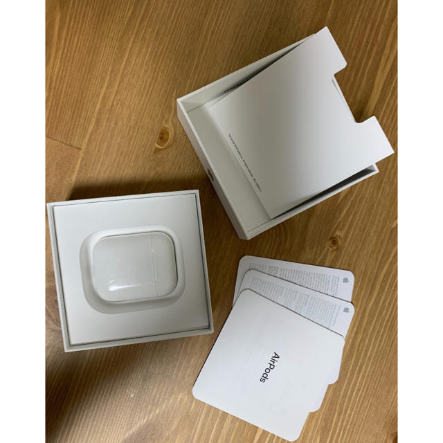 Apple(アップル)のAirPods 右耳 スマホ/家電/カメラのオーディオ機器(ヘッドフォン/イヤフォン)の商品写真