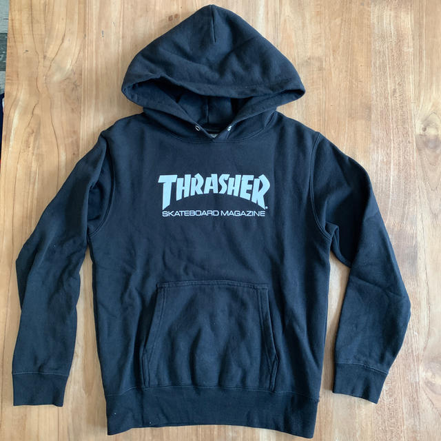 THRASHER(スラッシャー)の150cm THRASHER パーカー　フーディー　黒 スラッシャー キッズ/ベビー/マタニティのキッズ服男の子用(90cm~)(その他)の商品写真