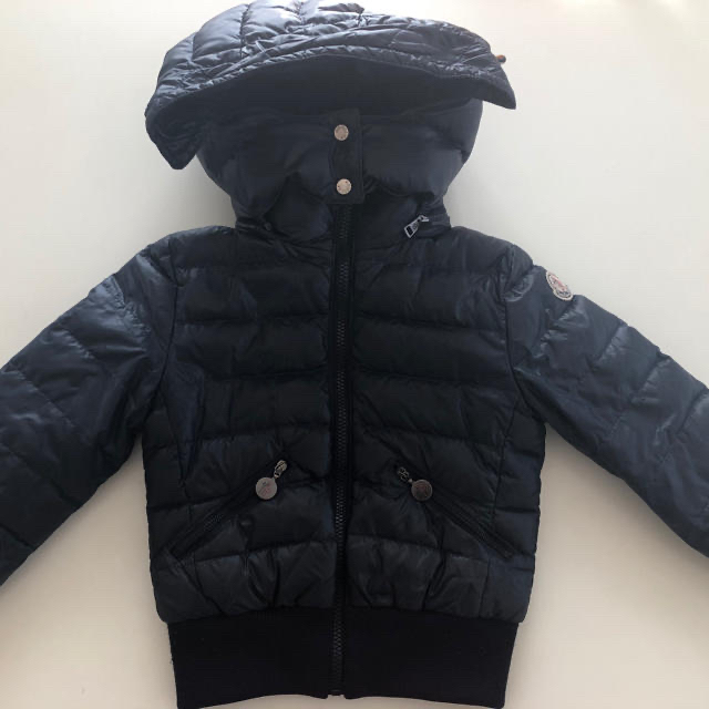 MONCLER(モンクレール)のモンクレール　ダウンジャケット110ネイビー キッズ/ベビー/マタニティのキッズ服男の子用(90cm~)(ジャケット/上着)の商品写真