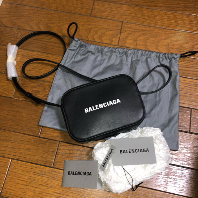 新品 バレンシアガ BALENCIAGA エブリデイ カメラバッグ仕様