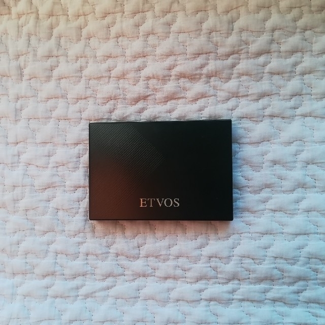 ETVOS(エトヴォス)のETVOS Xmasコフレ2019　ミネラルアイ&チークカラーパレット コスメ/美容のベースメイク/化粧品(アイシャドウ)の商品写真