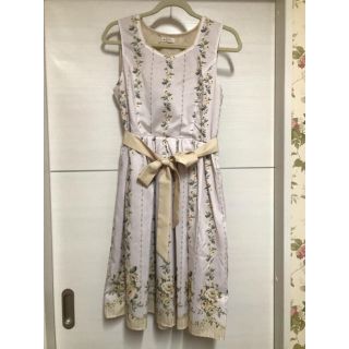 アクシーズファム(axes femme)の🌹期間限定お値下げ中🌹アクシーズファム　バラ柄　ワンピース(ひざ丈ワンピース)