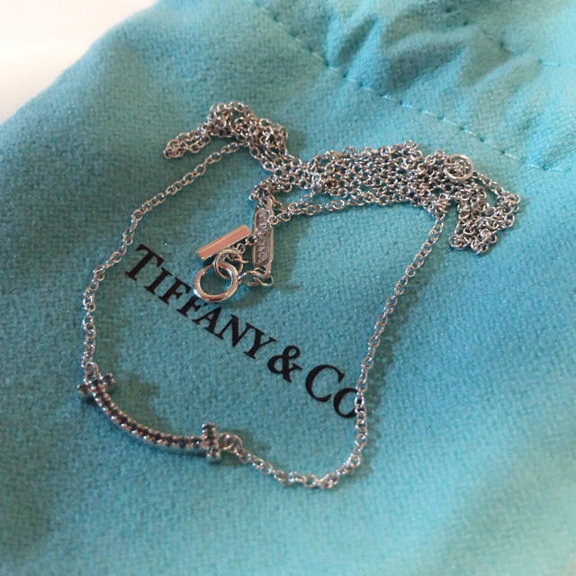 Tiffany & Co. - ティファニー Tスマイル ペンダント ミニ クリスマス 限定 赤リボンの通販 by arinko's shop