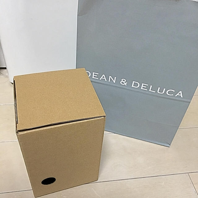 DEAN & DELUCA(ディーンアンドデルーカ)の新品未使用 ディーンアンドデルーカ サーモタンブラー  チャコールグレー インテリア/住まい/日用品のキッチン/食器(タンブラー)の商品写真