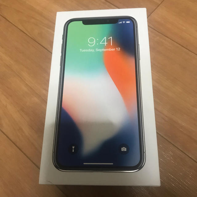 Apple(アップル)のa-c様専用　iPhone X 256GB au シルバー 販売終了品 スマホ/家電/カメラのスマートフォン/携帯電話(スマートフォン本体)の商品写真