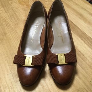 サルヴァトーレフェラガモ(Salvatore Ferragamo)のフェラガモ  ヴァラ　ブラウン(ハイヒール/パンプス)