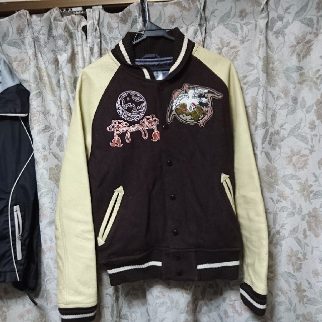 TAKEO KIKUCHI スタジアムジャンパー 中古品 刺繍 メンズのジャケット/アウター(レザージャケット)の商品写真