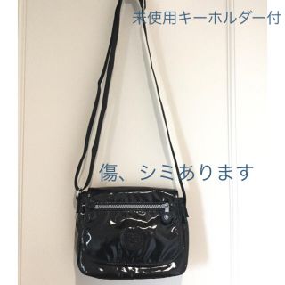 キプリング(kipling)のKipling パテント、てりてり素材 軽い ショルダーポシェット 黒(ショルダーバッグ)