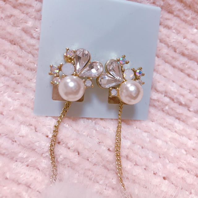 JILL by JILLSTUART(ジルバイジルスチュアート)のジルバイジルスチュアート  イヤリング ファー レディースのアクセサリー(イヤリング)の商品写真