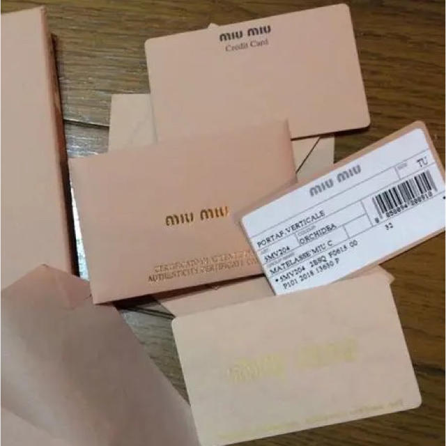 miumiu(ミュウミュウ)の新品 miumiu 二つ折り財布 ピンク ミュウミュウ レディースのファッション小物(財布)の商品写真