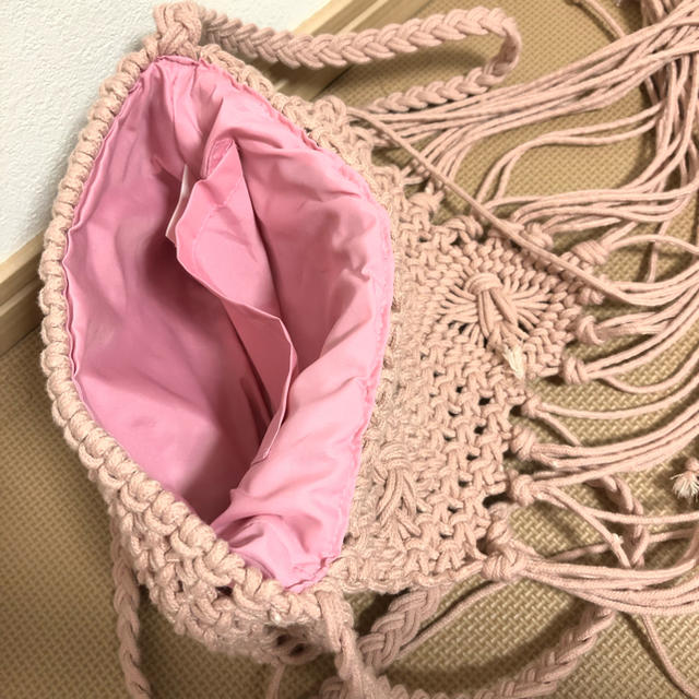 しまむら(シマムラ)のしまむら ショルダー フリンジ マクラメ編み ピンク レディースのバッグ(ショルダーバッグ)の商品写真