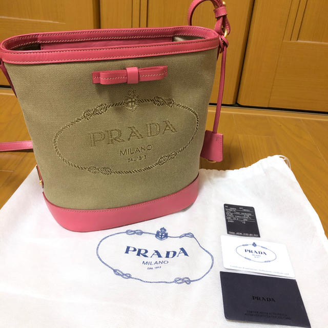 PRADA ショルダー バッグ バケツ型 ピンク リボン キーリング