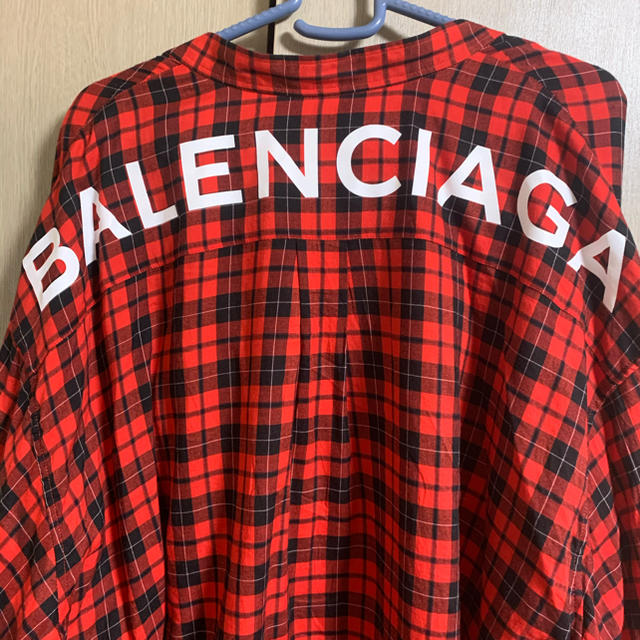 Balenciaga(バレンシアガ)のバレンシアガ　赤チェック　シャツ レディースのトップス(シャツ/ブラウス(長袖/七分))の商品写真