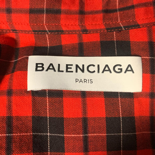 Balenciaga(バレンシアガ)のバレンシアガ　赤チェック　シャツ レディースのトップス(シャツ/ブラウス(長袖/七分))の商品写真