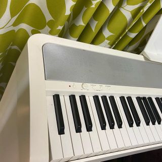 コルグ(KORG)のKORG B1.88鍵.(デモソング8曲)※本体&スタンド&鍵盤カバー(白)(電子ピアノ)