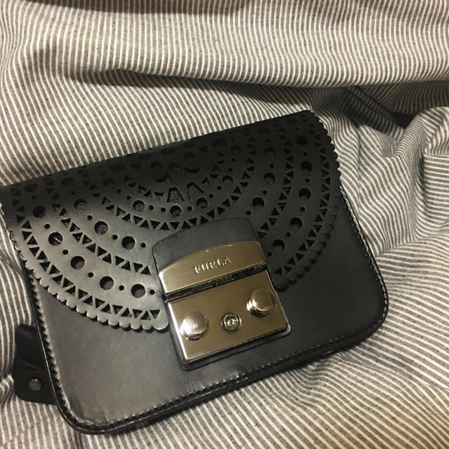 Furla メトロポリス　チェーンバッグ　レース柄　黒