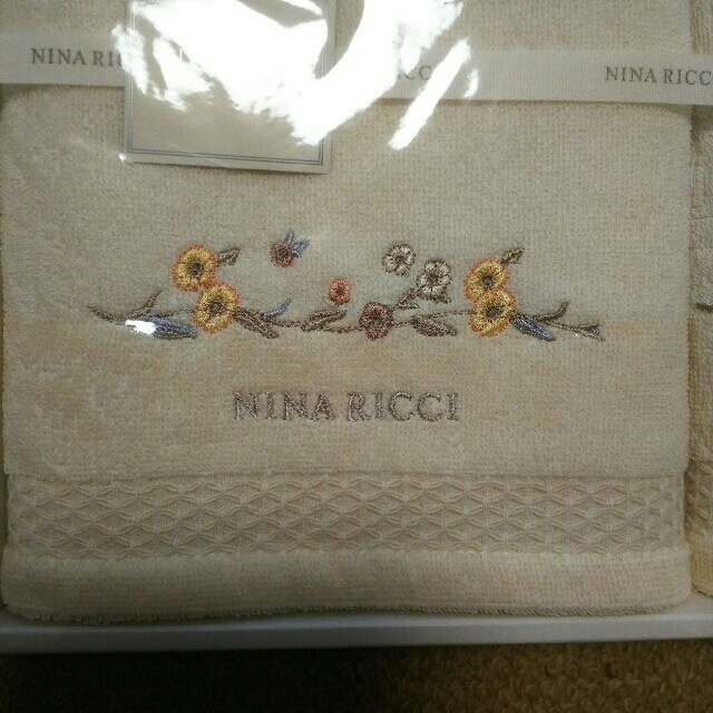 NINA RICCI(ニナリッチ)の【新品】ニナリッチ NINA RICCI  フェイスタオル＆ウォッシュタオル インテリア/住まい/日用品の日用品/生活雑貨/旅行(タオル/バス用品)の商品写真