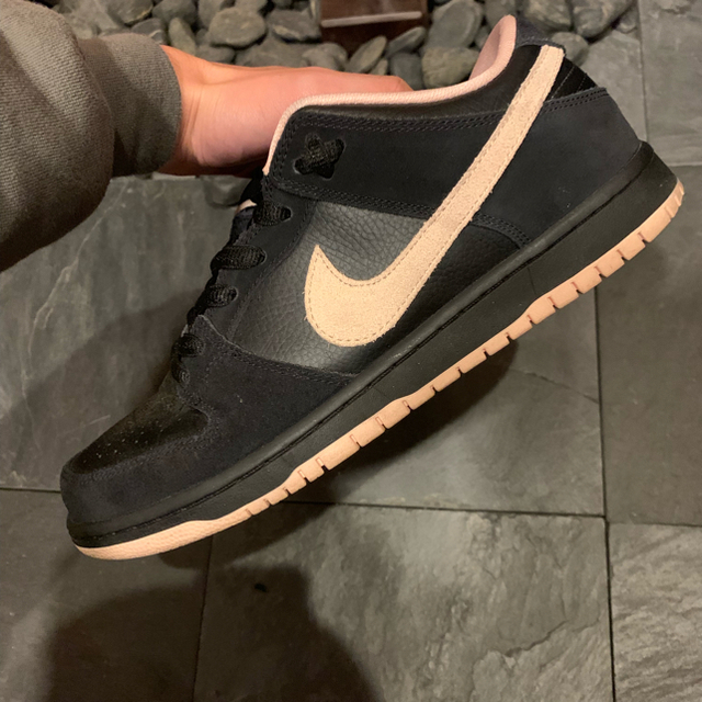 NIKE(ナイキ)のnike dunk low sb pink devil メンズの靴/シューズ(スニーカー)の商品写真