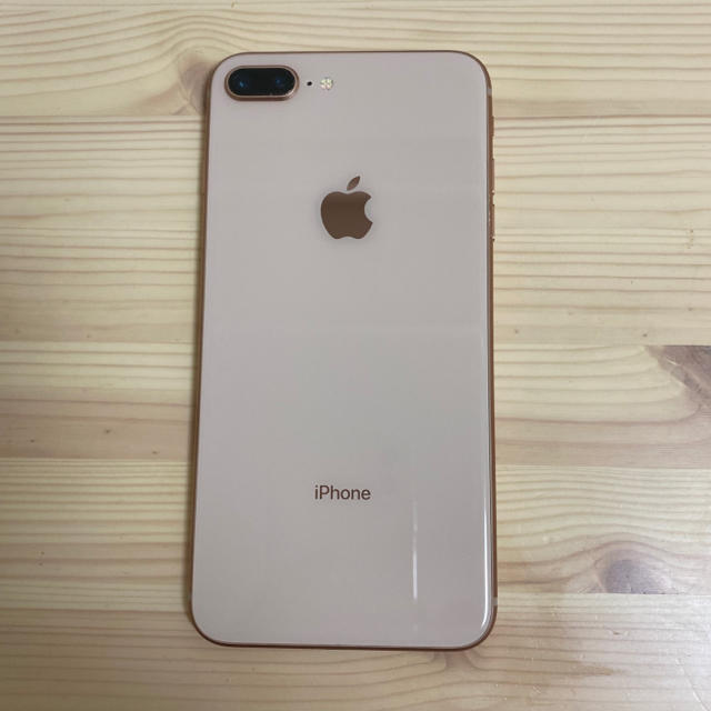 Apple(アップル)の【美品】iPhone8plus 64GB au 付属品新品 スマホ/家電/カメラのスマートフォン/携帯電話(スマートフォン本体)の商品写真