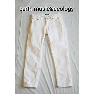 アースミュージックアンドエコロジー(earth music & ecology)のearth music&ecology ホワイトデニム クロップドパンツ S(デニム/ジーンズ)