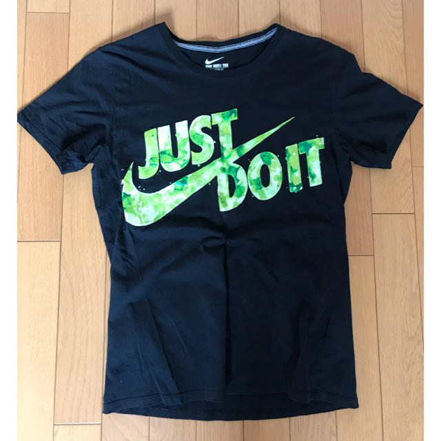 NIKE(ナイキ)のNIKE プリントTシャツ メンズのトップス(Tシャツ/カットソー(半袖/袖なし))の商品写真