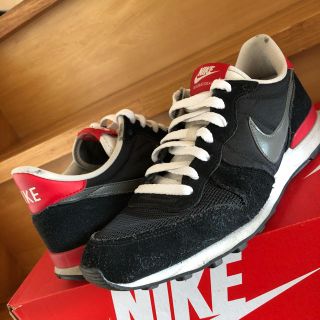 ナイキ(NIKE)のNIKE インターナショナリスト BLACK×RED(26.0)(スニーカー)