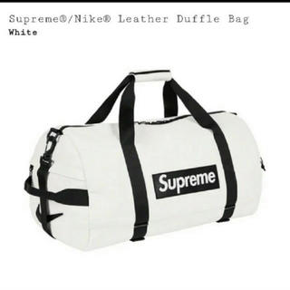 シュプリーム(Supreme)のSupreme Nike Leather Duffle Bag White(ボストンバッグ)
