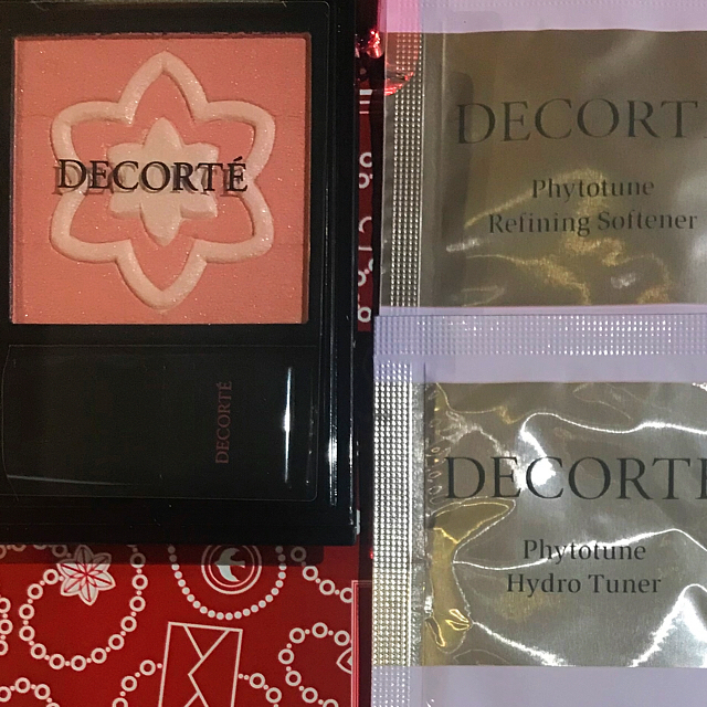 COSME DECORTE(コスメデコルテ)のCOSME DECORTE クリスマスコフレチーク新品💗化粧水&乳液サンプル コスメ/美容のキット/セット(コフレ/メイクアップセット)の商品写真