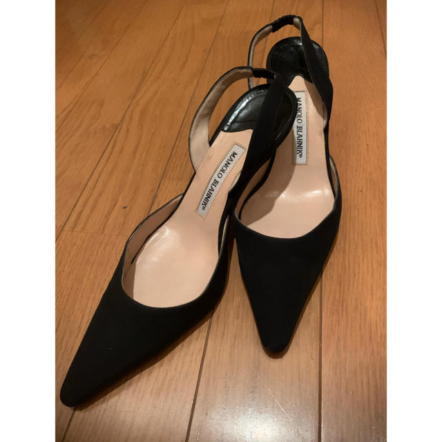 MANOLO BLAHNIK(マノロブラニク)のマノロブラニク　黒　パンプス　38.5 レディースの靴/シューズ(ハイヒール/パンプス)の商品写真