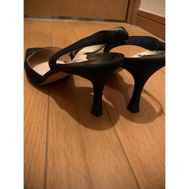 MANOLO BLAHNIK(マノロブラニク)のマノロブラニク　黒　パンプス　38.5 レディースの靴/シューズ(ハイヒール/パンプス)の商品写真