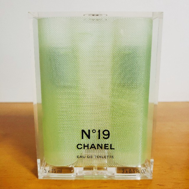 CHANEL(シャネル)の【未使用品】CHANEL／Ｎ°19 香水2本セット コスメ/美容の香水(香水(女性用))の商品写真