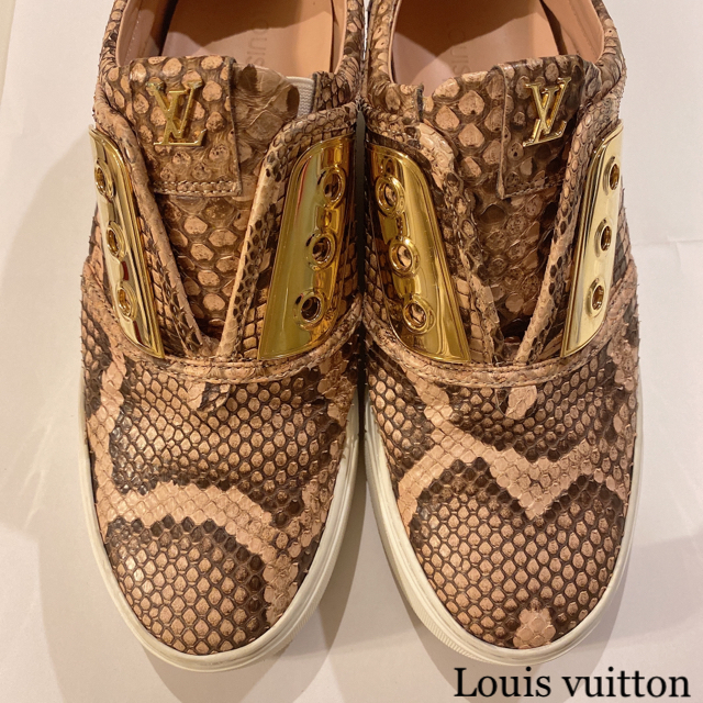 LOUIS VUITTON(ルイヴィトン)のルイヴィトン　ピンクパイソン柄スニーカー レディースの靴/シューズ(スニーカー)の商品写真