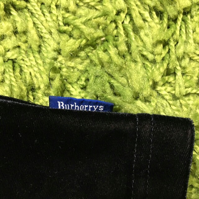 BURBERRY BLUE LABEL(バーバリーブルーレーベル)の美品burberryバーバリーブルーレーベル　レディベロアトップス黒 レディースのトップス(Tシャツ(長袖/七分))の商品写真