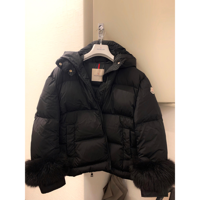 MONCLER(モンクレール)のMoncler モンクレール　EFFRAIE ダウンジャケット 黒 2018AW レディースのジャケット/アウター(ダウンジャケット)の商品写真