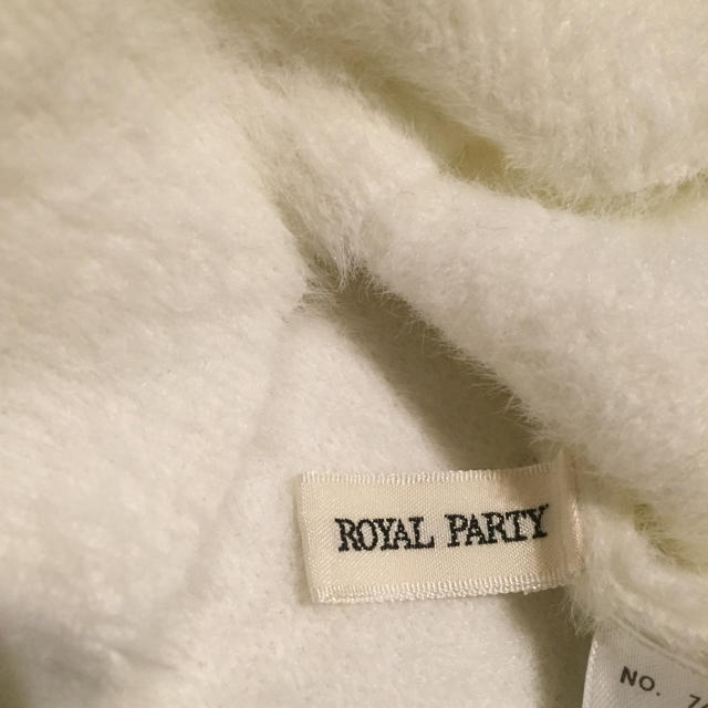 ROYAL PARTY(ロイヤルパーティー)のroyal party スカラレースショートシャギーニットトップス 白 レディースのトップス(ニット/セーター)の商品写真