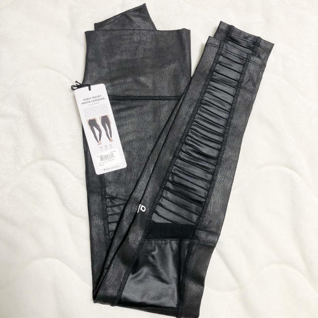 lululemon(ルルレモン)のalo yoga high west Moto-leggings 新品未使用 S レディースのレッグウェア(レギンス/スパッツ)の商品写真