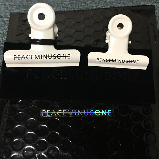 PEACEMINUSONE(ピースマイナスワン)のPMO クリップ　白 エンタメ/ホビーのタレントグッズ(アイドルグッズ)の商品写真