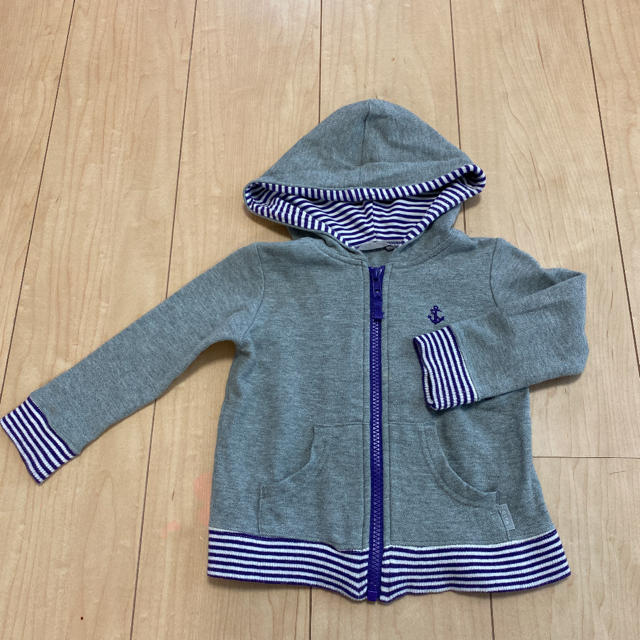 ベルメゾン(ベルメゾン)のパーカー　グレー　90センチ キッズ/ベビー/マタニティのキッズ服男の子用(90cm~)(ジャケット/上着)の商品写真