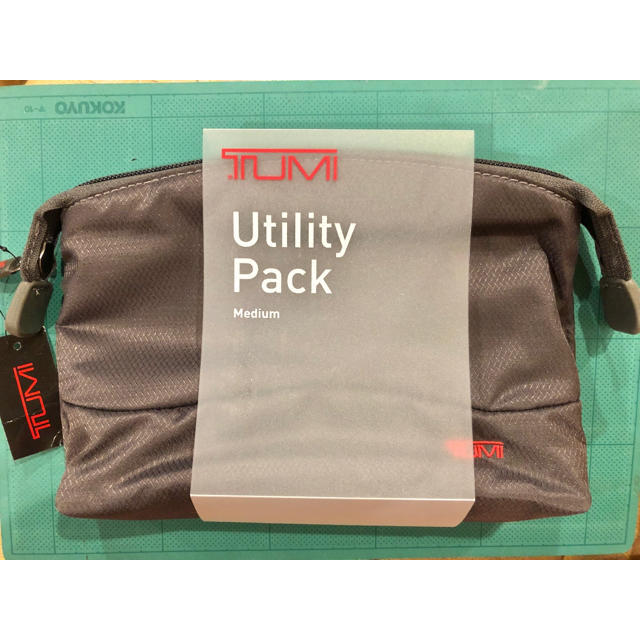 新品 TUMI 耐水性ナイロン ユーティリティパック(Medium)