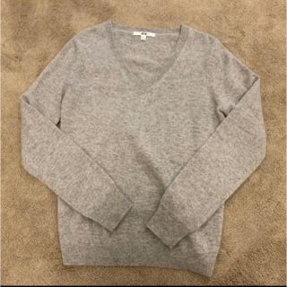 ユニクロ(UNIQLO)のユニクロ カシミヤ 100% グレー セーター(ニット/セーター)