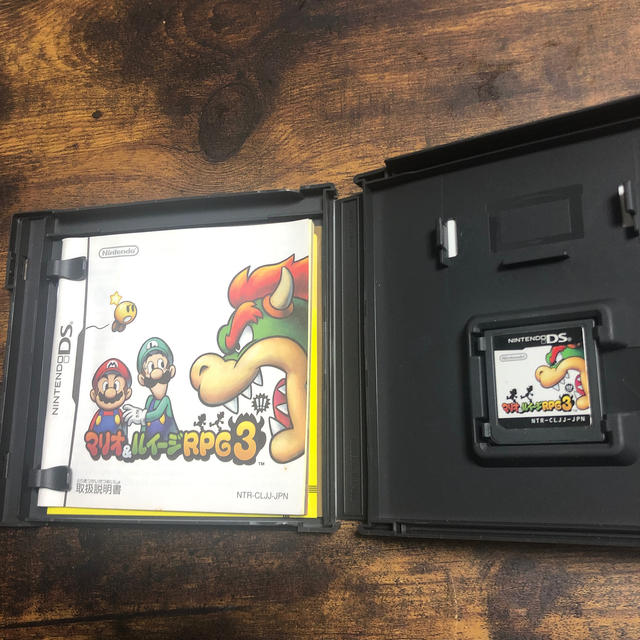 ニンテンドーDS(ニンテンドーDS)の任天堂DSi +ソフトセット エンタメ/ホビーのゲームソフト/ゲーム機本体(携帯用ゲーム機本体)の商品写真