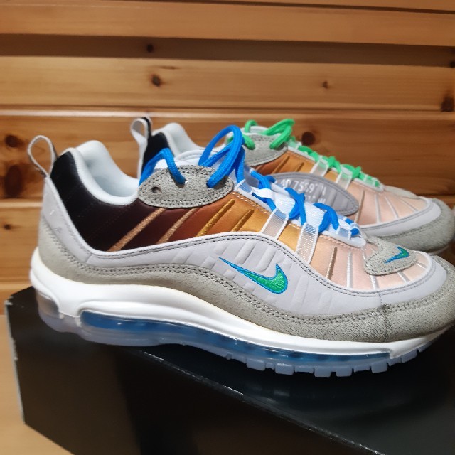 NIKE(ナイキ)のNIKE　美品　エアマックス98 ON AIR NYC　27cm メンズの靴/シューズ(スニーカー)の商品写真