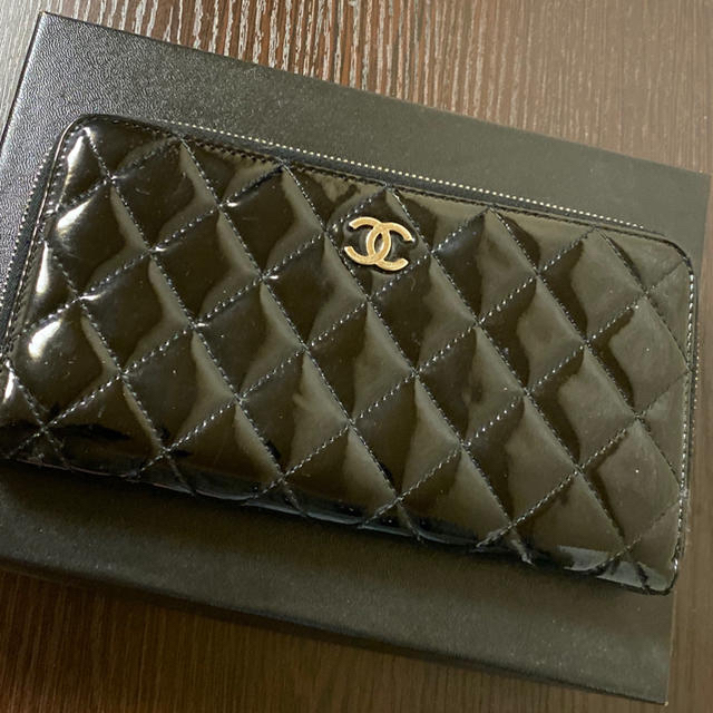 CHANEL(シャネル)のCHANEL/シャネル 正規 ジッピー エナメル マトラッセ 長財布 ウォレット レディースのファッション小物(財布)の商品写真