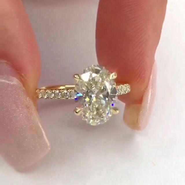 【newデザイン】輝くオーバル モアサナイト ダイヤモンド リング k18 レディースのアクセサリー(リング(指輪))の商品写真